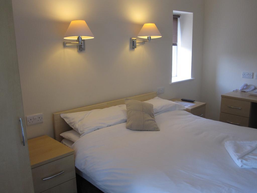 Clifton Lodge Hotel High Wycombe Esterno foto