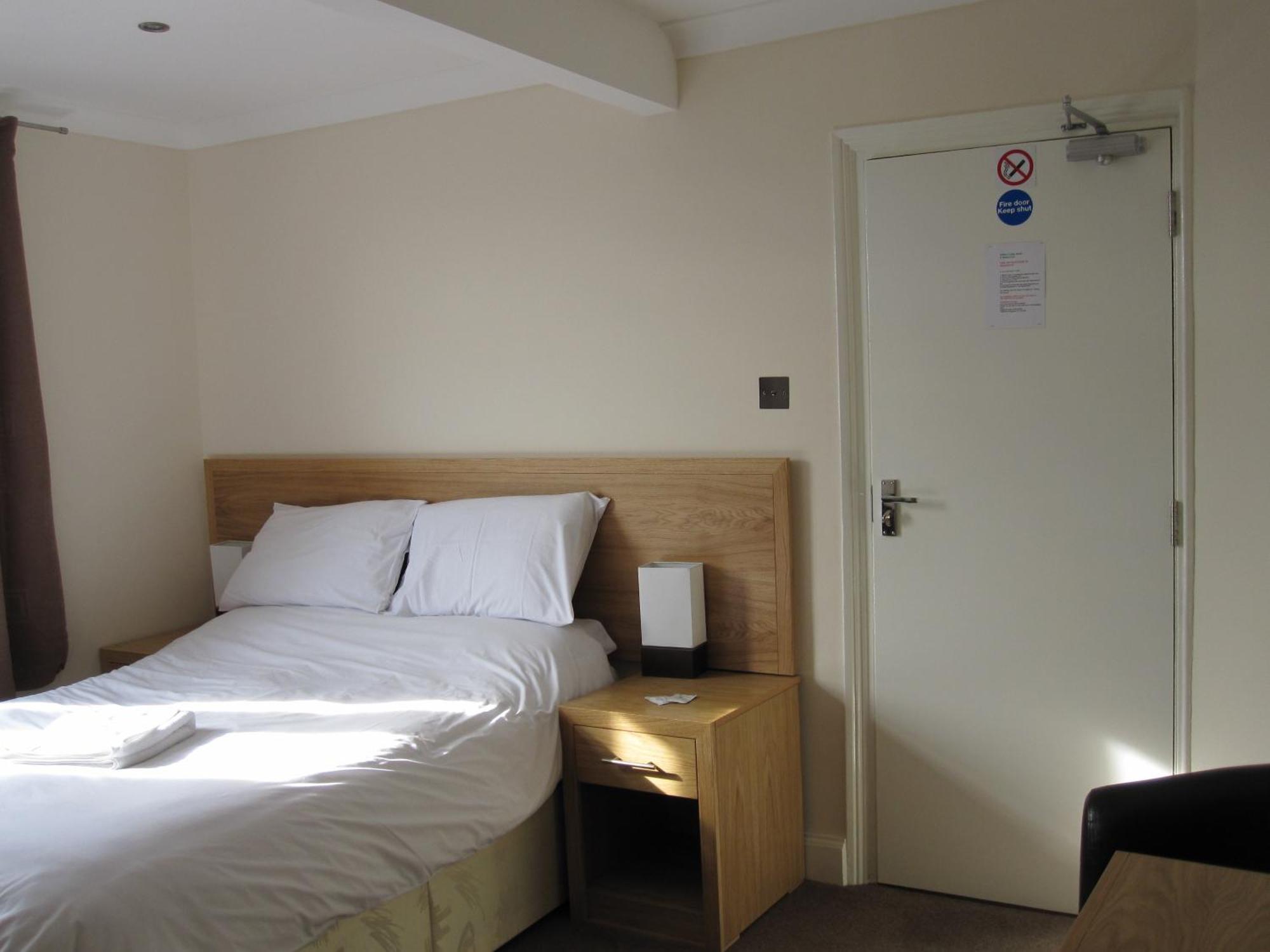 Clifton Lodge Hotel High Wycombe Esterno foto