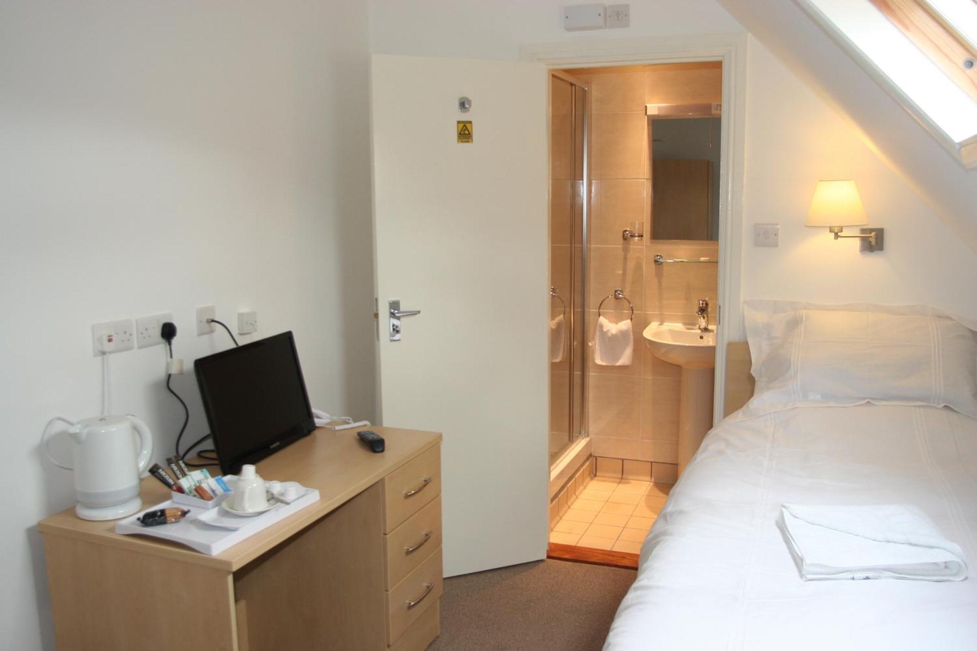 Clifton Lodge Hotel High Wycombe Esterno foto