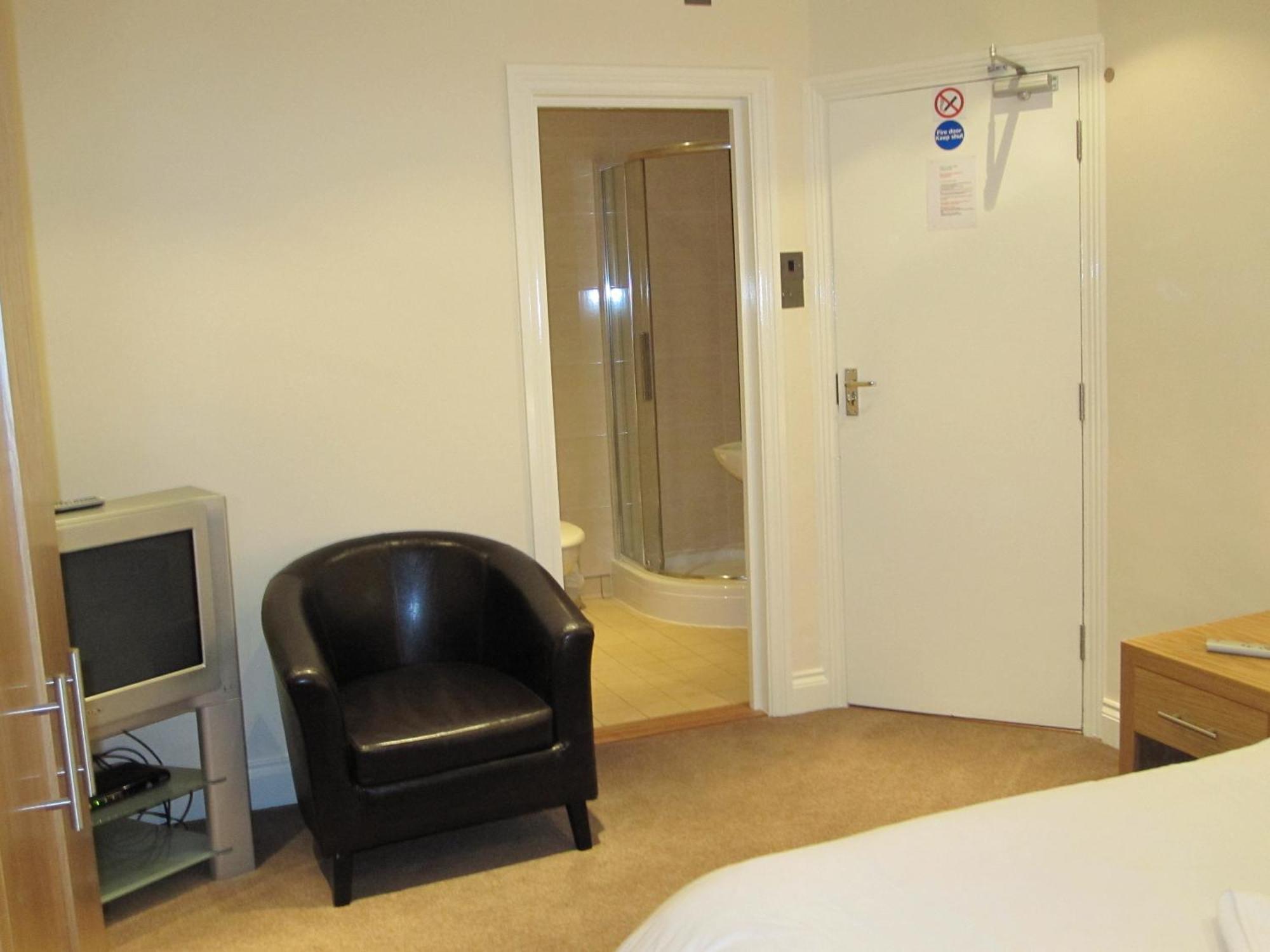 Clifton Lodge Hotel High Wycombe Esterno foto