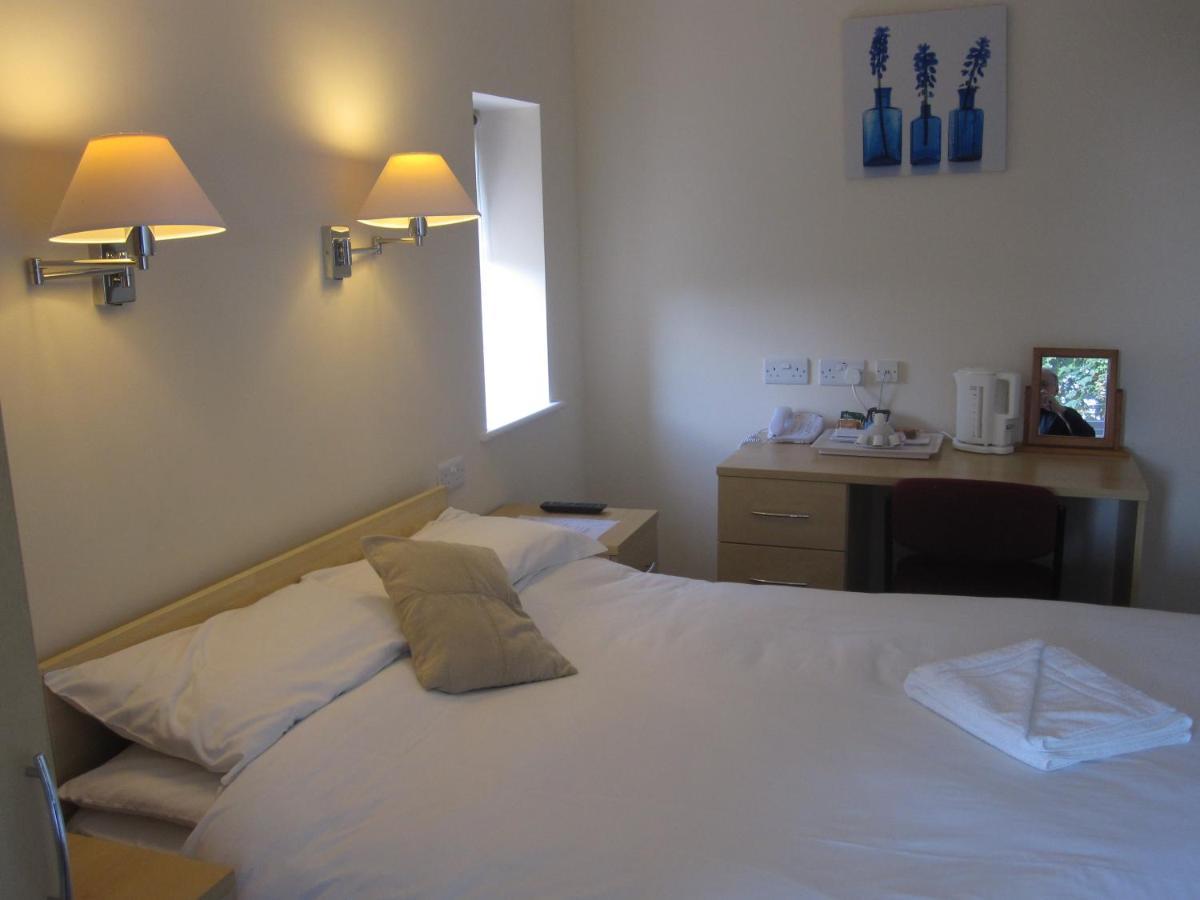 Clifton Lodge Hotel High Wycombe Esterno foto