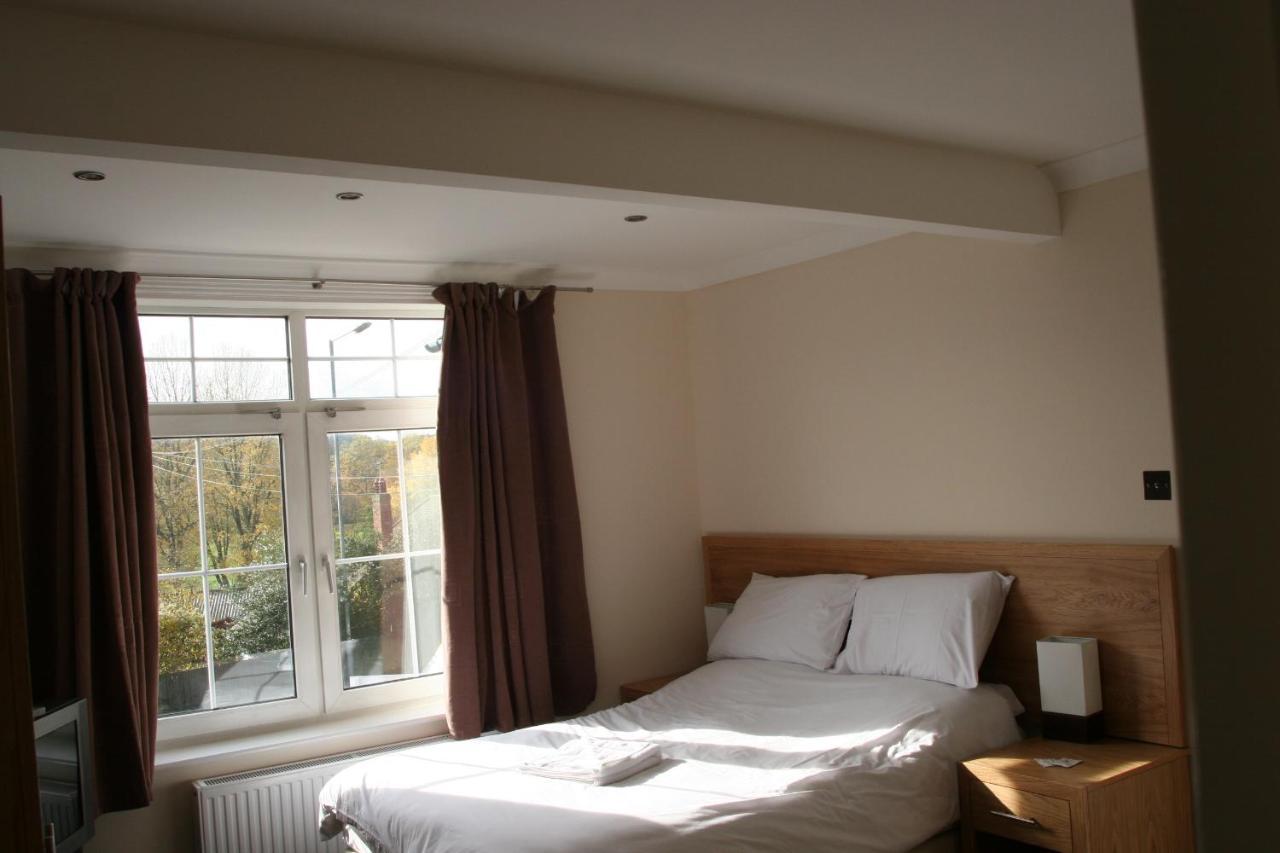 Clifton Lodge Hotel High Wycombe Esterno foto